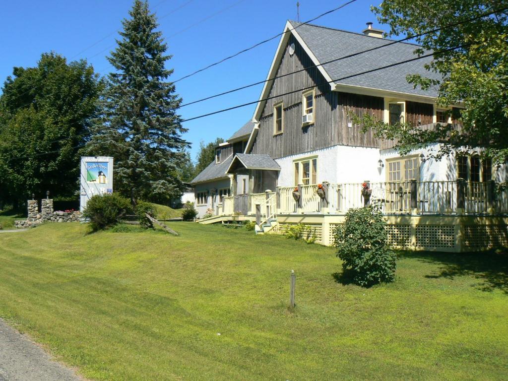 Auberge De La Tour Et Spa Magog ภายนอก รูปภาพ