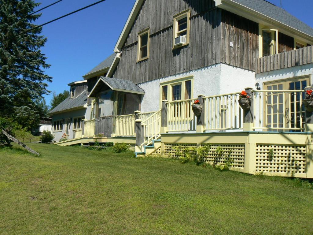Auberge De La Tour Et Spa Magog ภายนอก รูปภาพ
