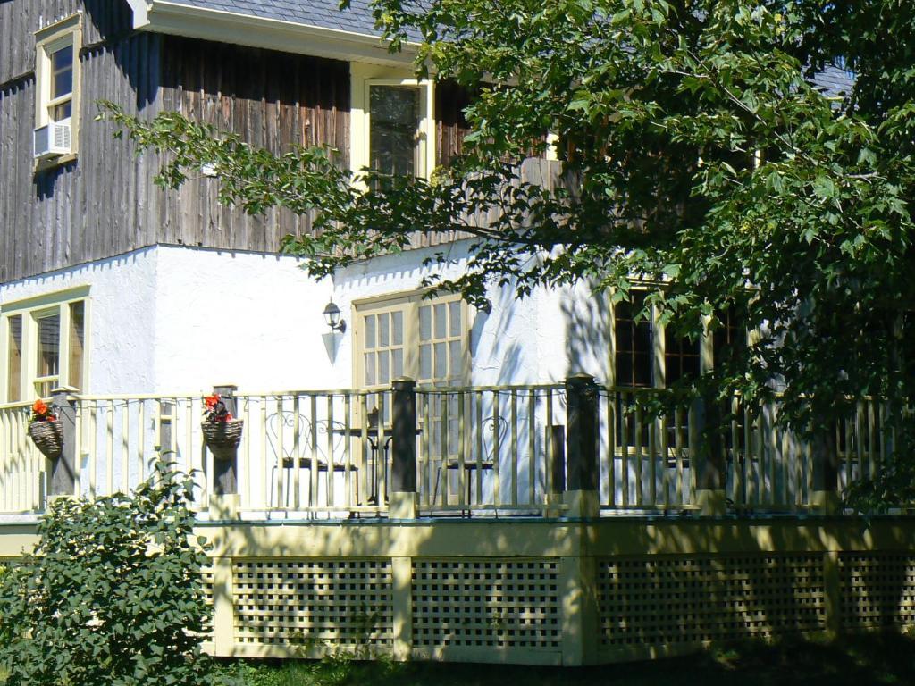 Auberge De La Tour Et Spa Magog ภายนอก รูปภาพ